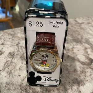 Men’s Mickey Mouse analogue watch.